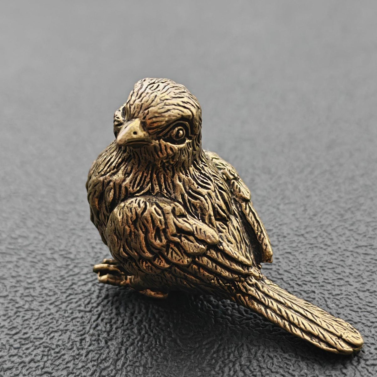 Brass Sparrow Figurine – Miniature Handcast Bird Sculpture for Desk & Shelf