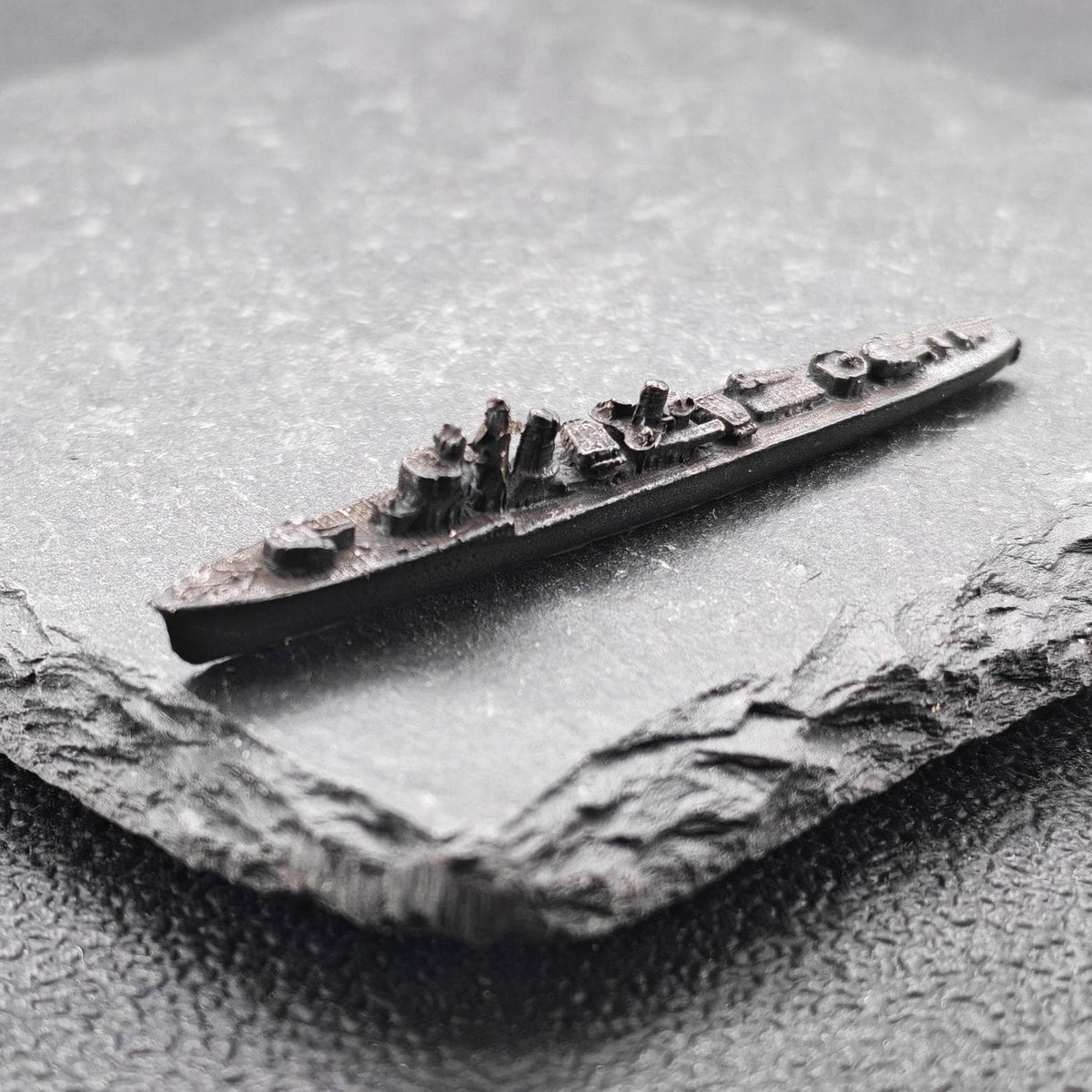 Prinz Eugen Heavy Cruiser Miniature – WWII German Warship 1:2000 Scale Collectible