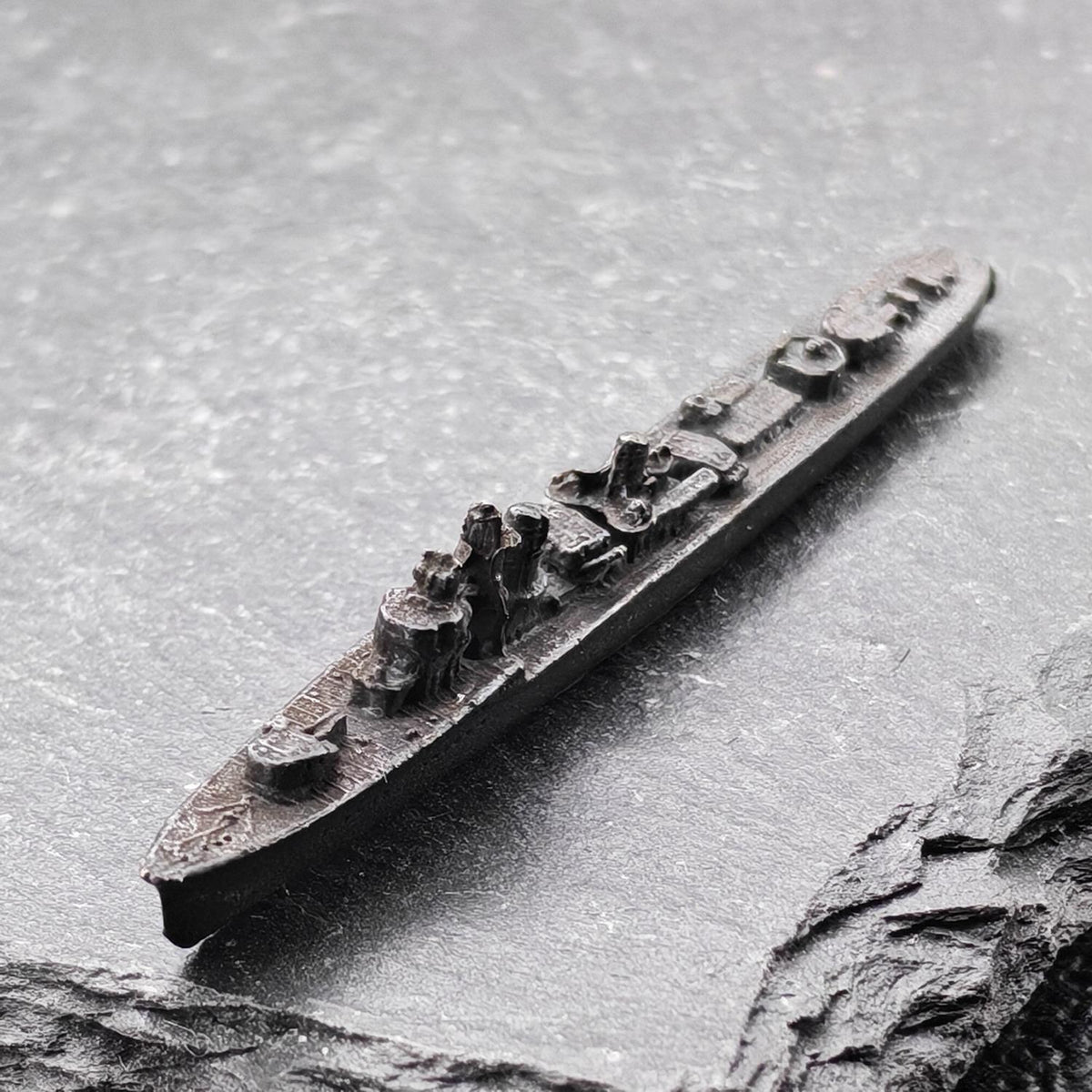 Prinz Eugen Heavy Cruiser Miniature – WWII German Warship 1:2000 Scale Collectible
