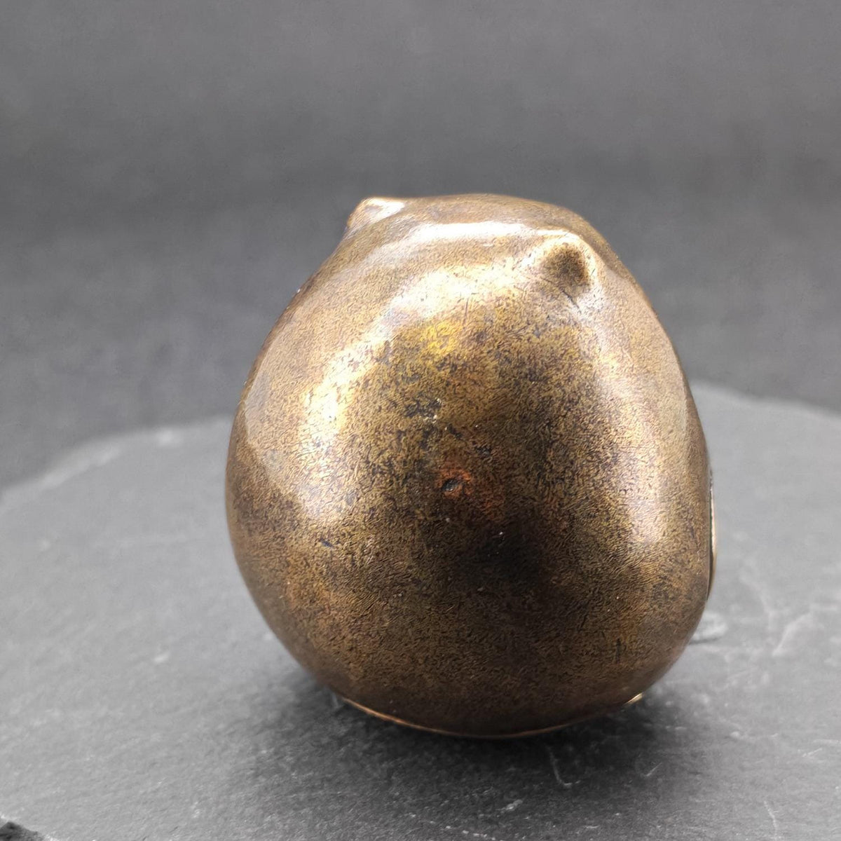 Brass Daruma Figurine – Engraved Good Fortune, Handcrafted Desk Collectible