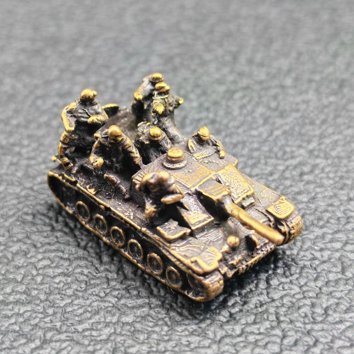 Brass WWII Tiger Tank Miniature — Diorama Scene with Soldier Figures for Military Collectors and Display