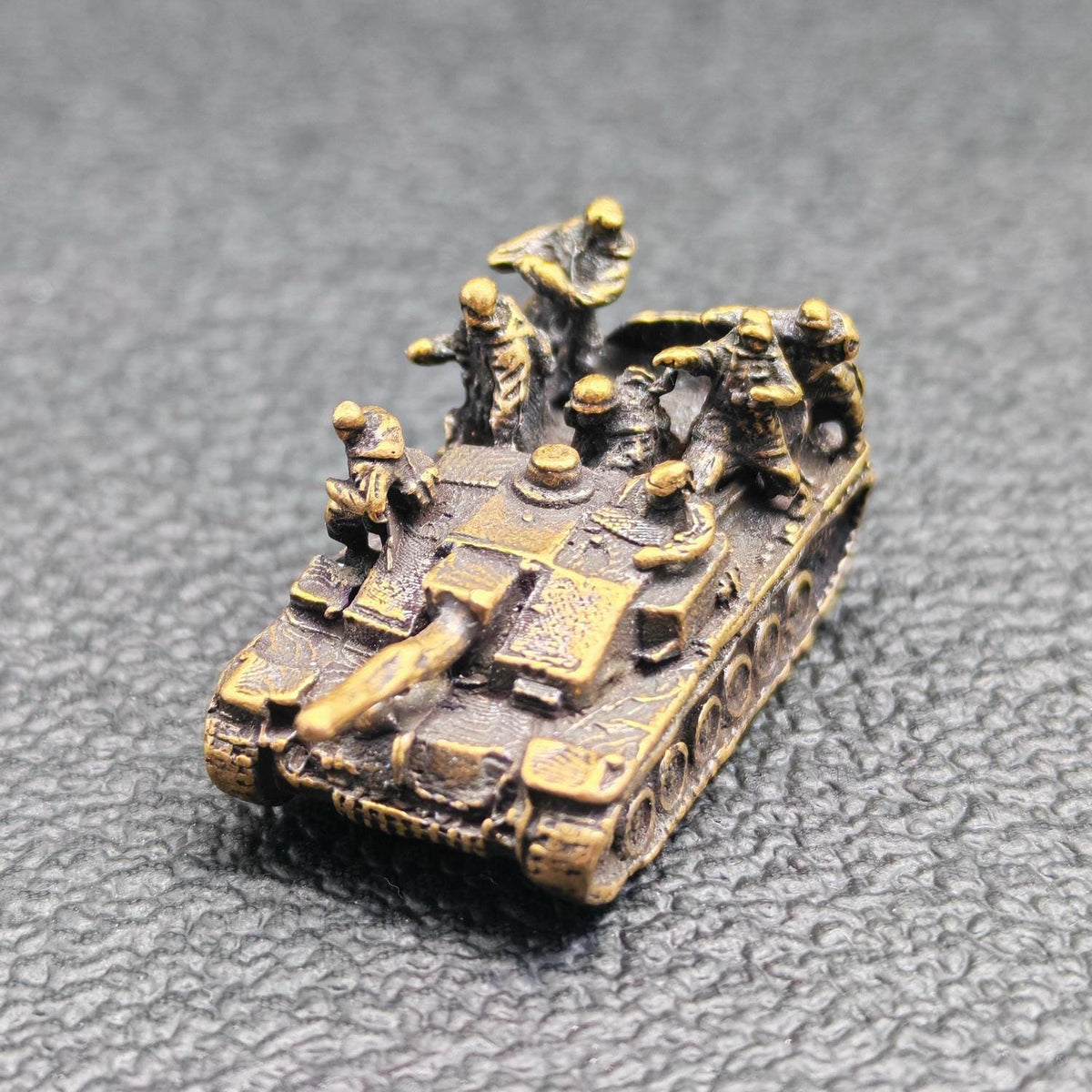 Brass WWII Tiger Tank Miniature — Diorama Scene with Soldier Figures for Military Collectors and Display