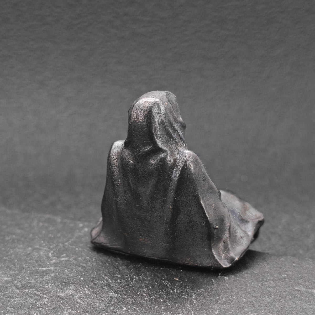Faceless Shadow Messenger Figurine – Handcrafted Oxidised Brass Zen Collectible