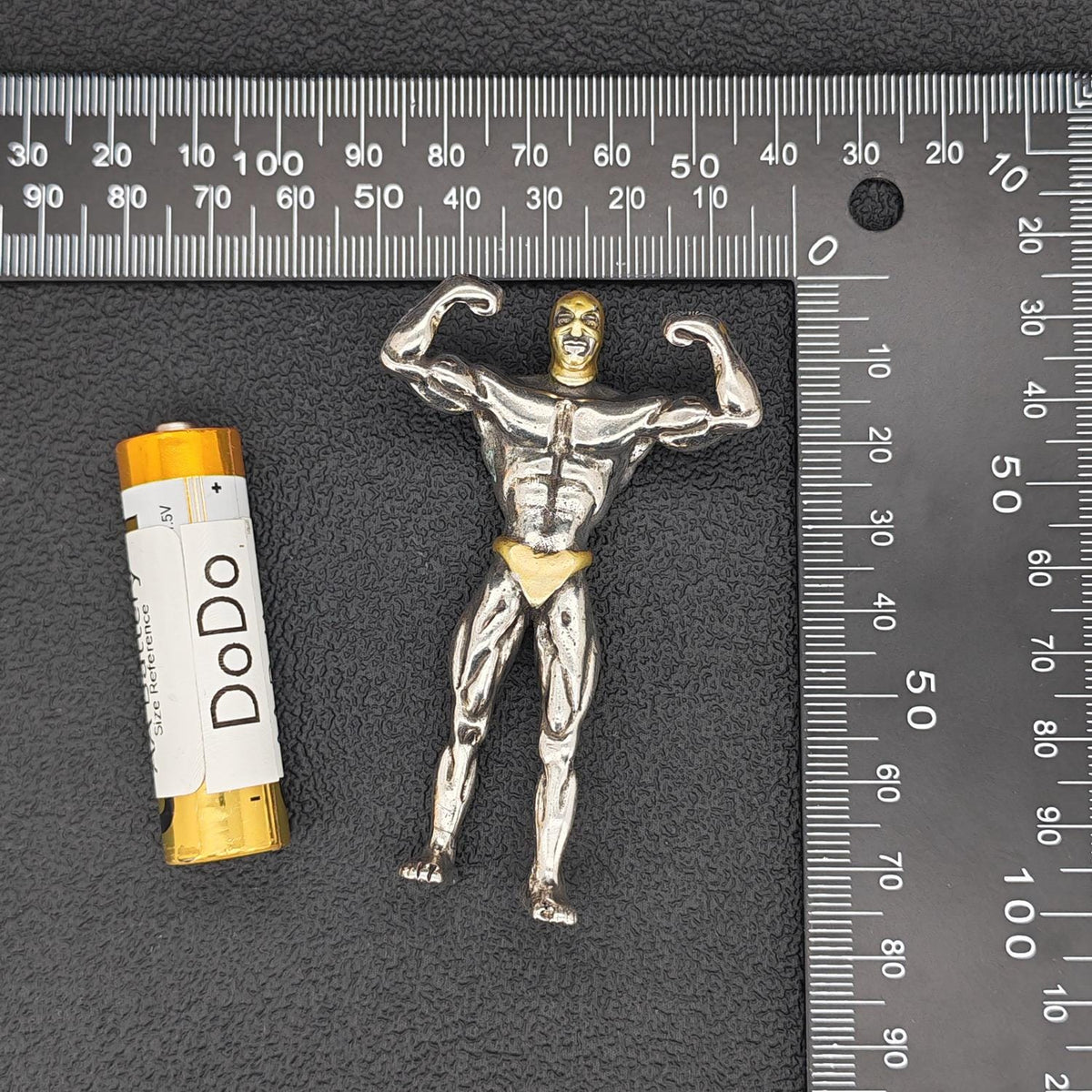 Brass Skeleton Bodybuilder Figurine — Flexing Skull Sculpture for Desk, Shelf and Gym Decor