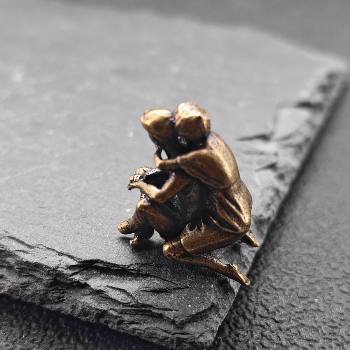 Back Hug Brass Figurine – Handcrafted Romantic Couple Miniature Sculpture