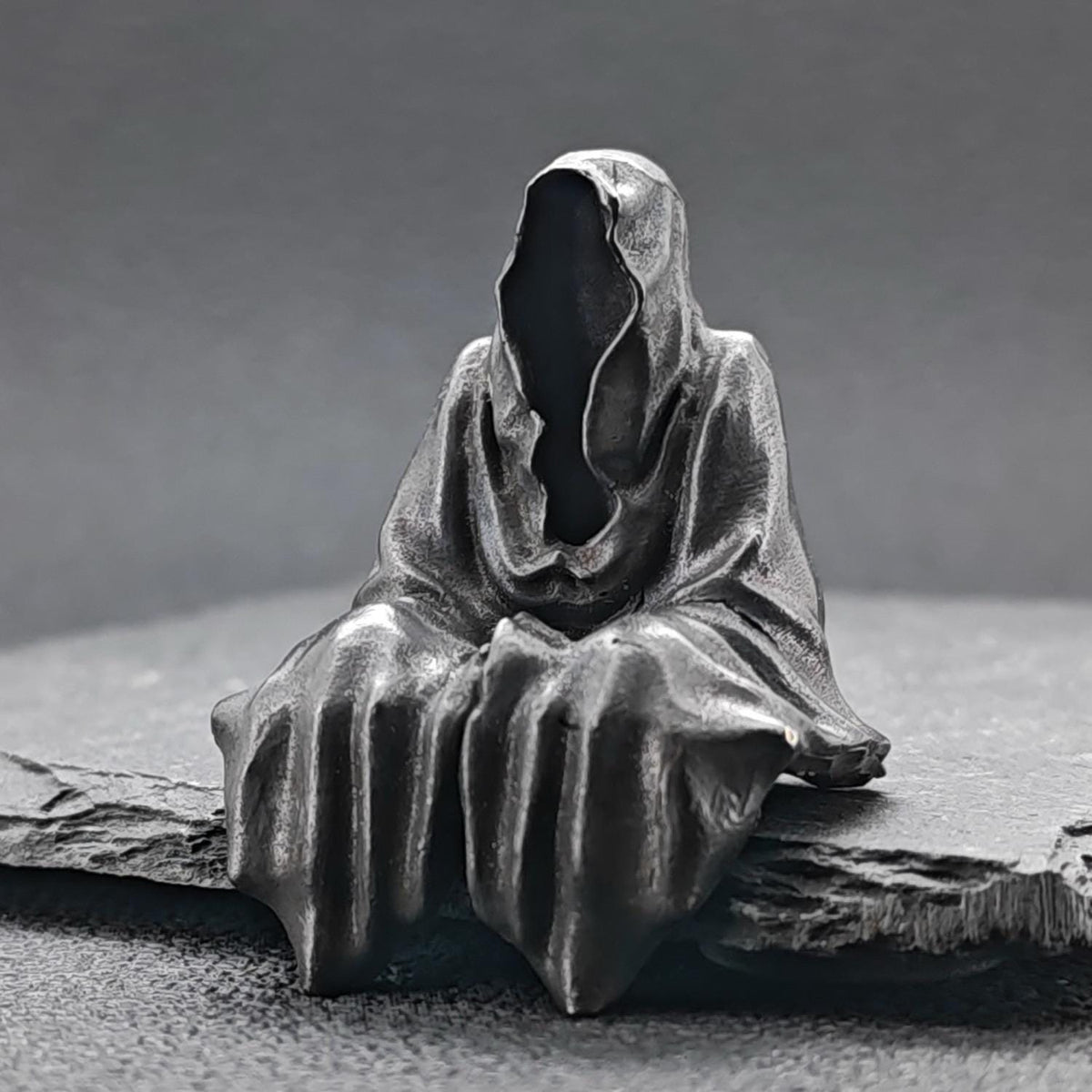 Faceless Shadow Messenger Figurine – Handcrafted Oxidised Brass Zen Collectible
