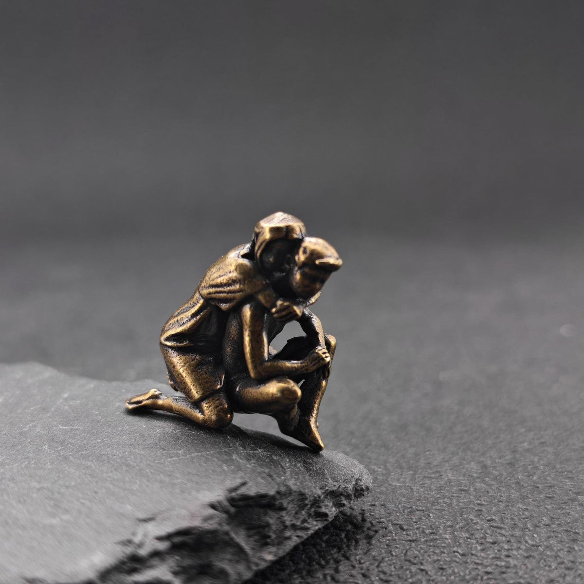Back Hug Brass Figurine – Handcrafted Romantic Couple Miniature Sculpture