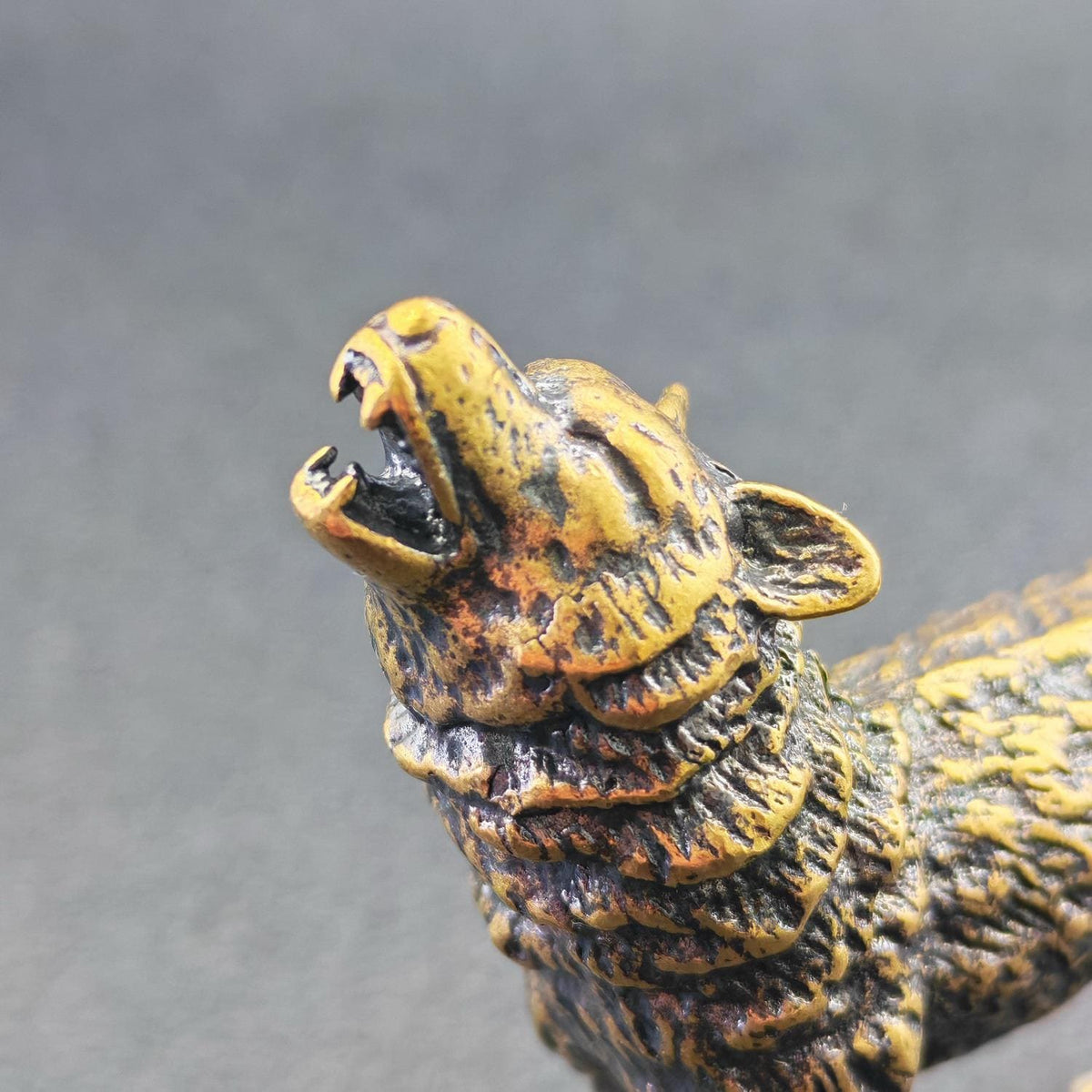 Brass Howling Wolf Figurine — Symbolic Wildlife Sculpture for Desk, Shelf and Collector Display