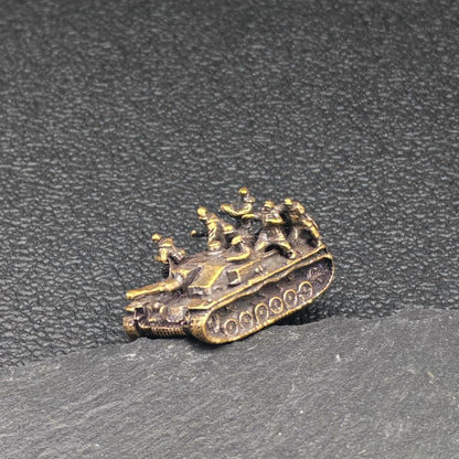 Brass WWII Tiger Tank Miniature — Diorama Scene with Soldier Figures for Military Collectors and Display