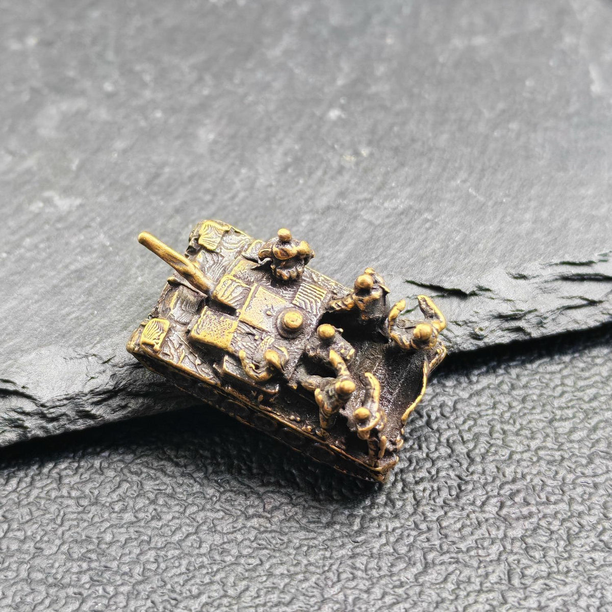 Brass WWII Tiger Tank Miniature — Diorama Scene with Soldier Figures for Military Collectors and Display