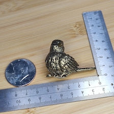 Brass Sparrow Figurine – Miniature Handcast Bird Sculpture for Desk & Shelf