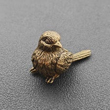 Brass Sparrow Figurine – Miniature Handcast Bird Sculpture for Desk & Shelf