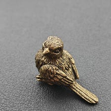 Brass Sparrow Figurine – Miniature Handcast Bird Sculpture for Desk & Shelf