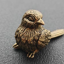 Brass Sparrow Figurine – Miniature Handcast Bird Sculpture for Desk & Shelf