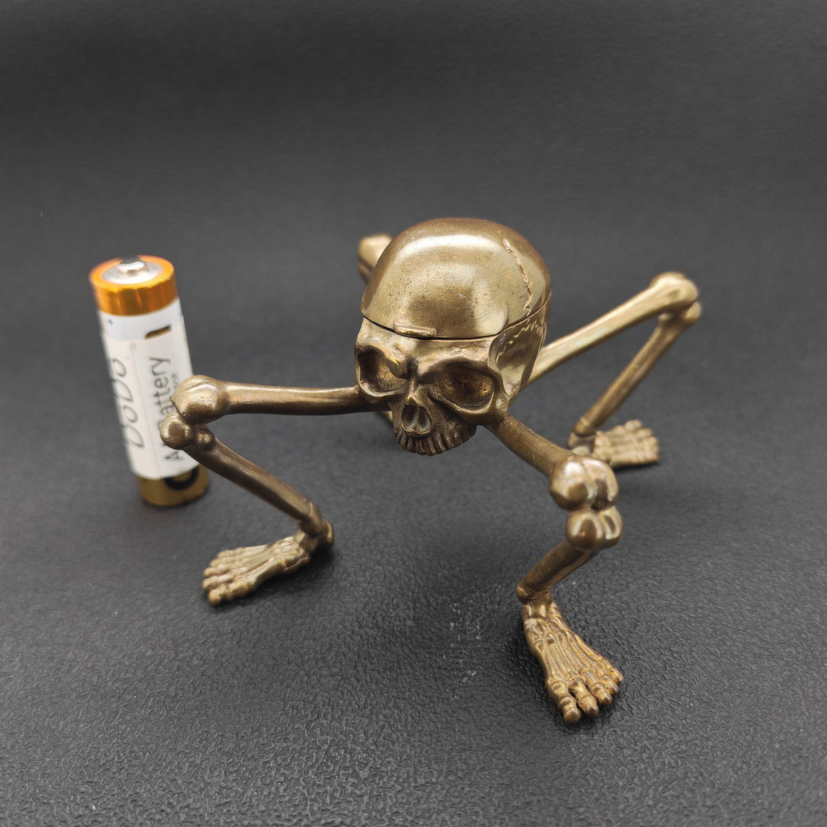 Brass Skeleton Storage Box – Gothic Skull Collectible with Hinged Lid