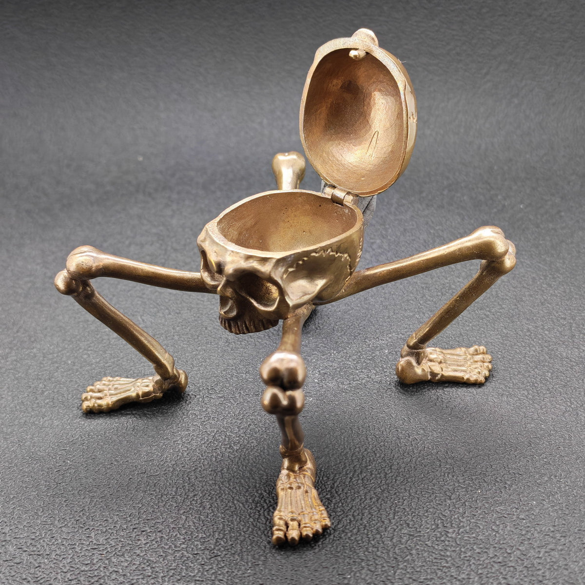 Brass Skeleton Storage Box – Gothic Skull Collectible with Hinged Lid
