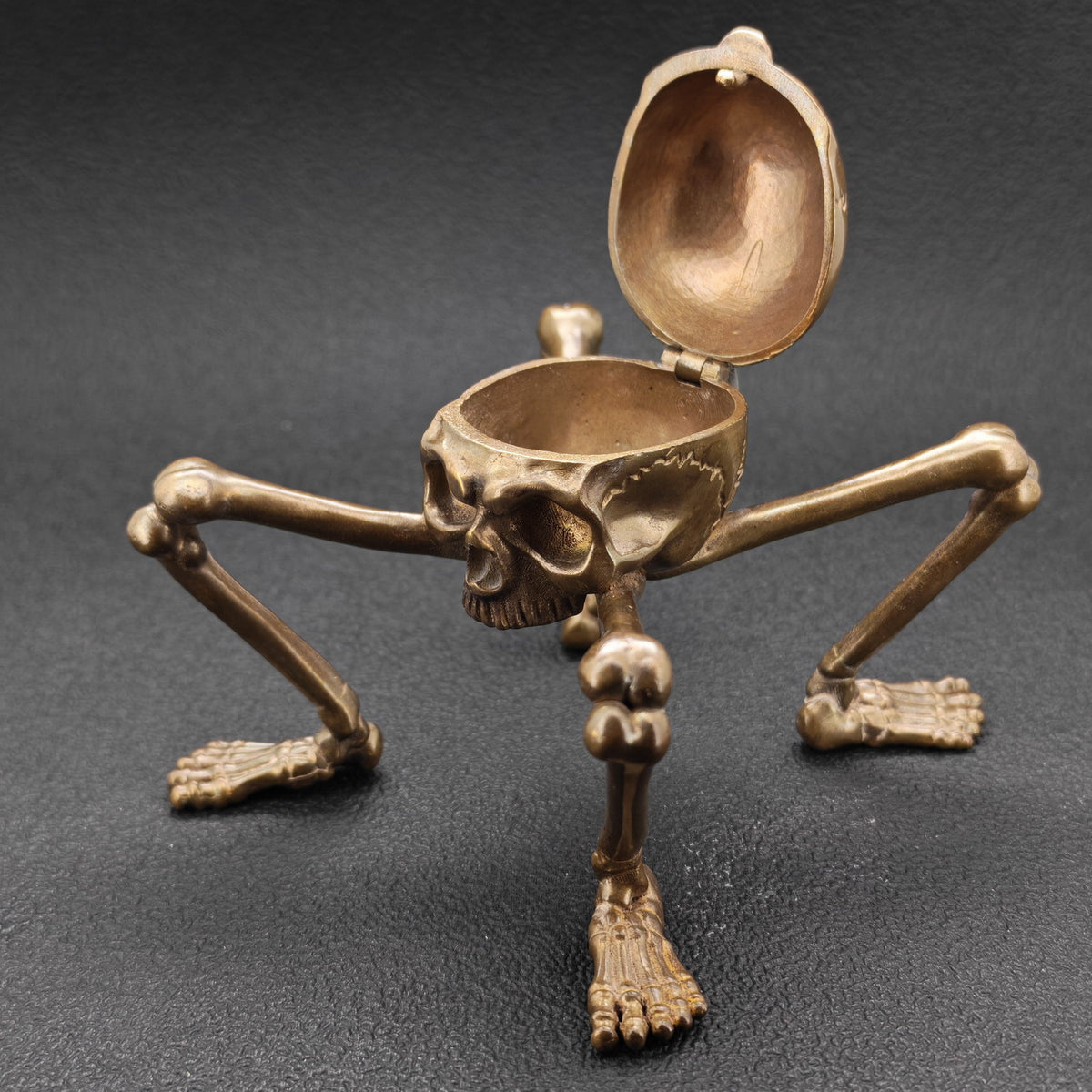 Brass Skeleton Storage Box – Gothic Skull Collectible with Hinged Lid
