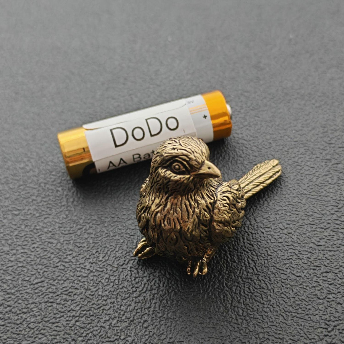 Brass Sparrow Figurine – Miniature Handcast Bird Sculpture for Desk & Shelf