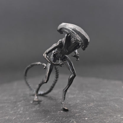 Brass Alien Creature Figurine – Handcast Sci-Fi Horror Miniature Sculpture for Collectors & Diorama