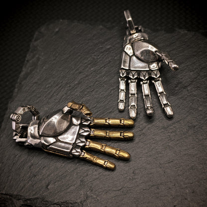 Articulated Mechanical Hand Pendant – Steampunk Wearable Sculpture in White Bronze & Brass