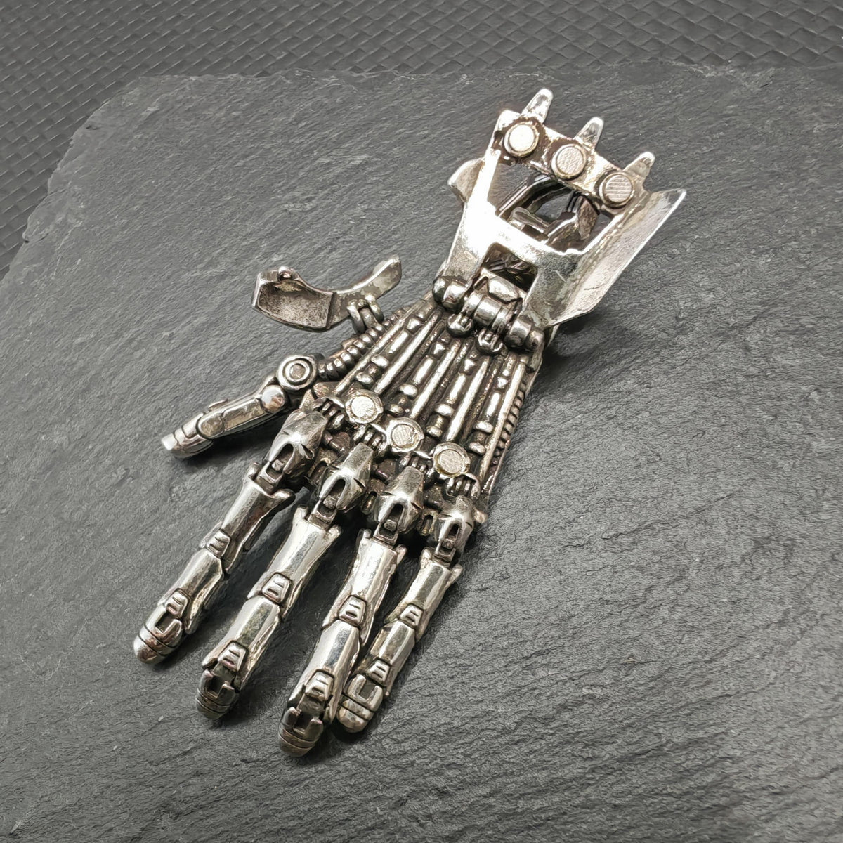 Articulated Mechanical Hand Pendant – Steampunk Wearable Sculpture in White Bronze & Brass