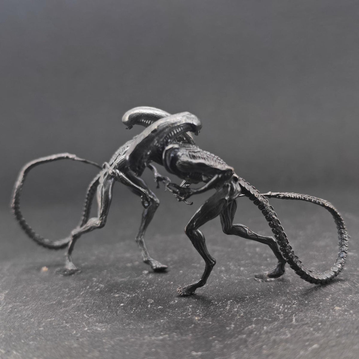 Brass Alien Creature Figurine – Handcast Sci-Fi Horror Miniature Sculpture for Collectors & Diorama