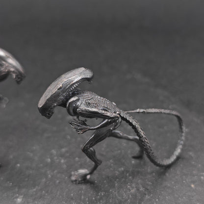 Brass Alien Creature Figurine – Handcast Sci-Fi Horror Miniature Sculpture for Collectors & Diorama