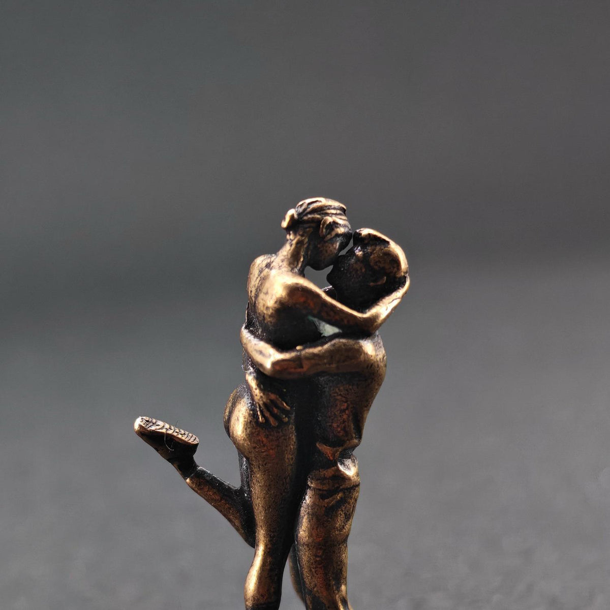 Brass Lovers Figurine – Miniature Romantic Hug Sculpture, Anniversary Gift & Couple Keepsake