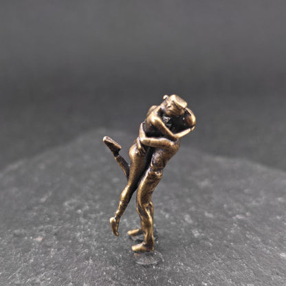 Brass Lovers Figurine – Miniature Romantic Hug Sculpture, Anniversary Gift & Couple Keepsake