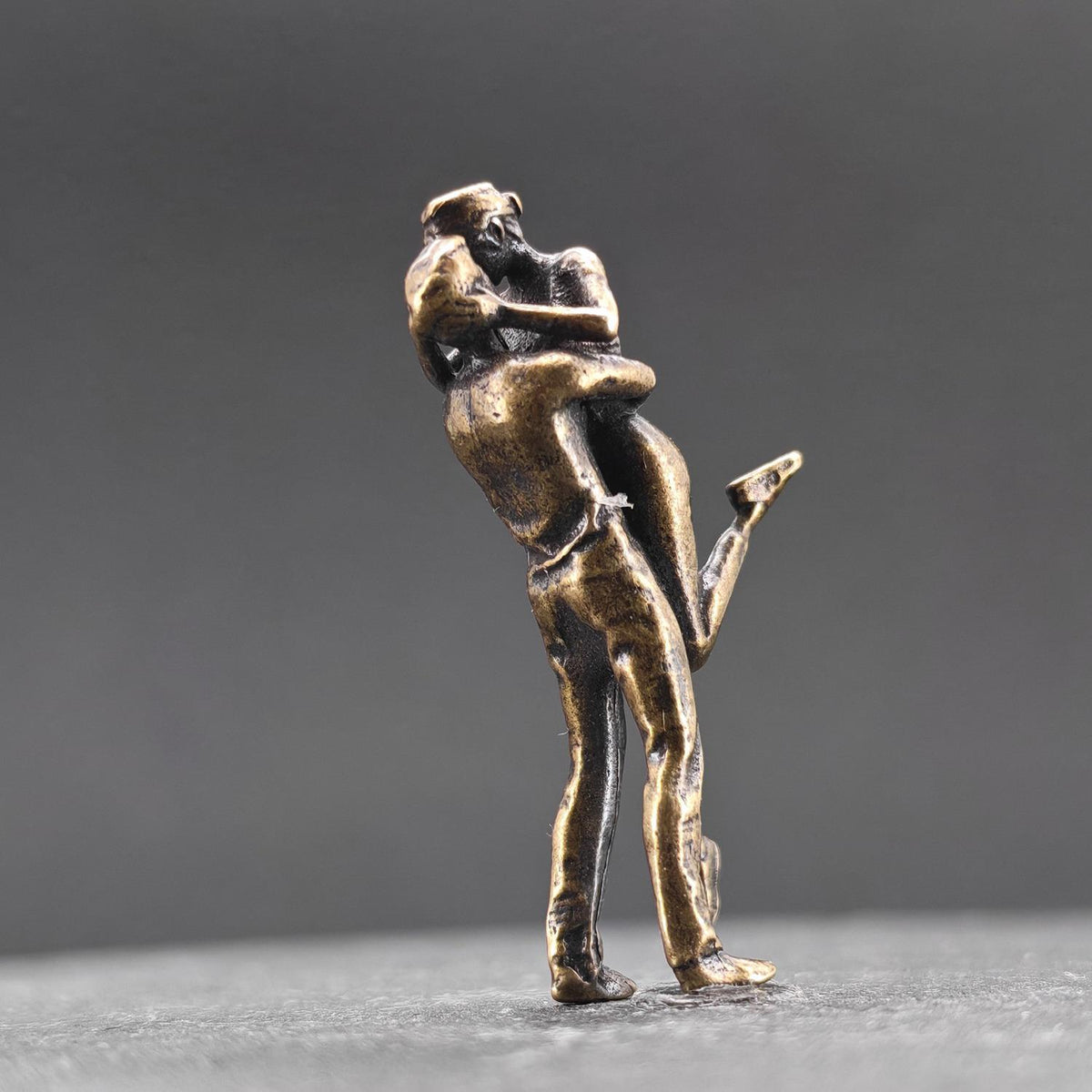 Brass Lovers Figurine – Miniature Romantic Hug Sculpture, Anniversary Gift & Couple Keepsake