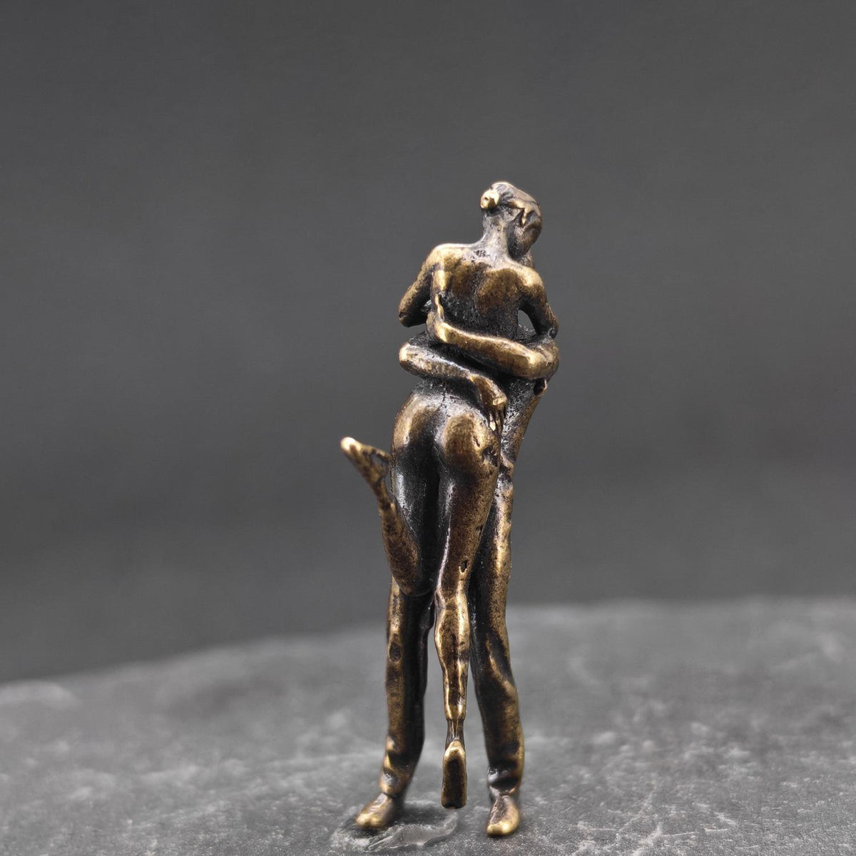 Brass Lovers Figurine – Miniature Romantic Hug Sculpture, Anniversary Gift & Couple Keepsake