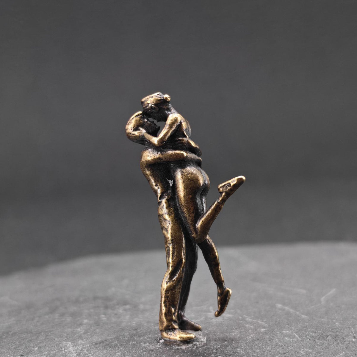 Brass Lovers Figurine – Miniature Romantic Hug Sculpture, Anniversary Gift & Couple Keepsake