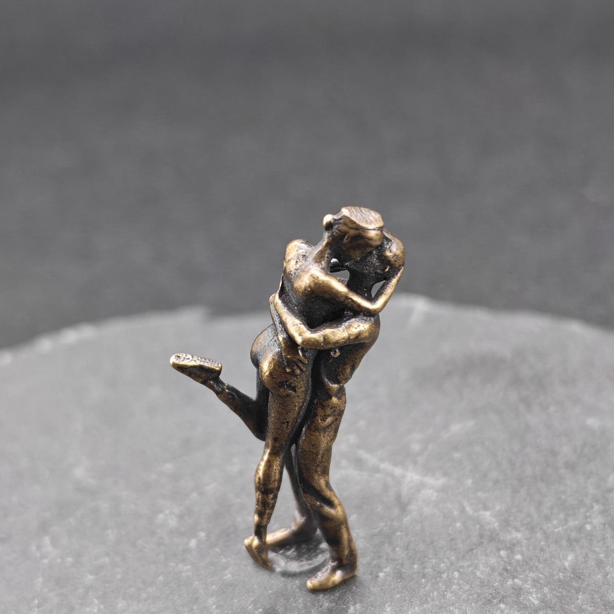 Brass Lovers Figurine – Miniature Romantic Hug Sculpture, Anniversary Gift & Couple Keepsake
