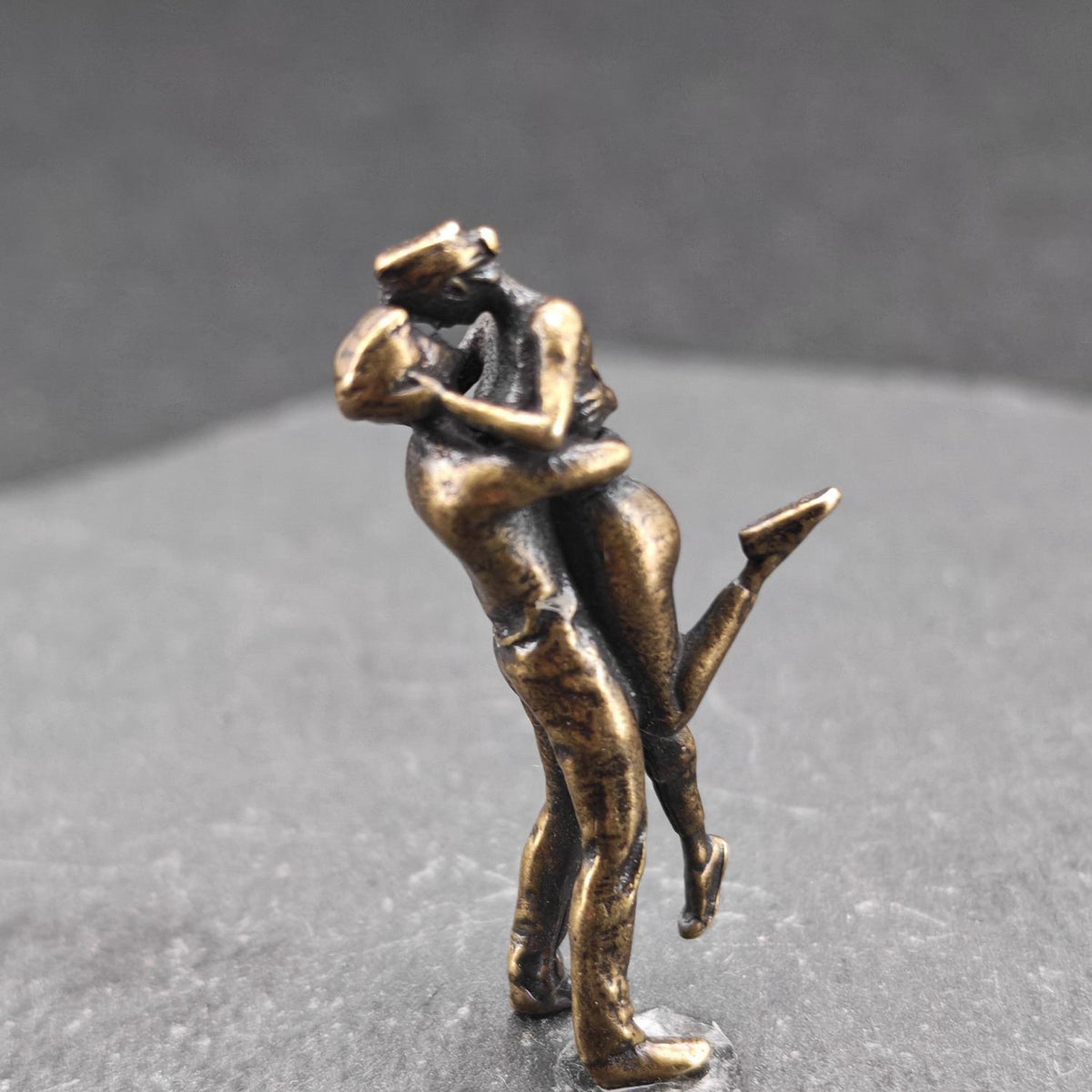 Brass Lovers Figurine – Miniature Romantic Hug Sculpture, Anniversary Gift & Couple Keepsake