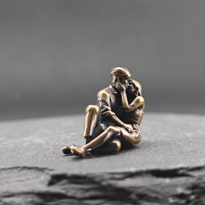 Brass Kissing Couple Figurine – Miniature Romance Sculpture and Collectible Gift