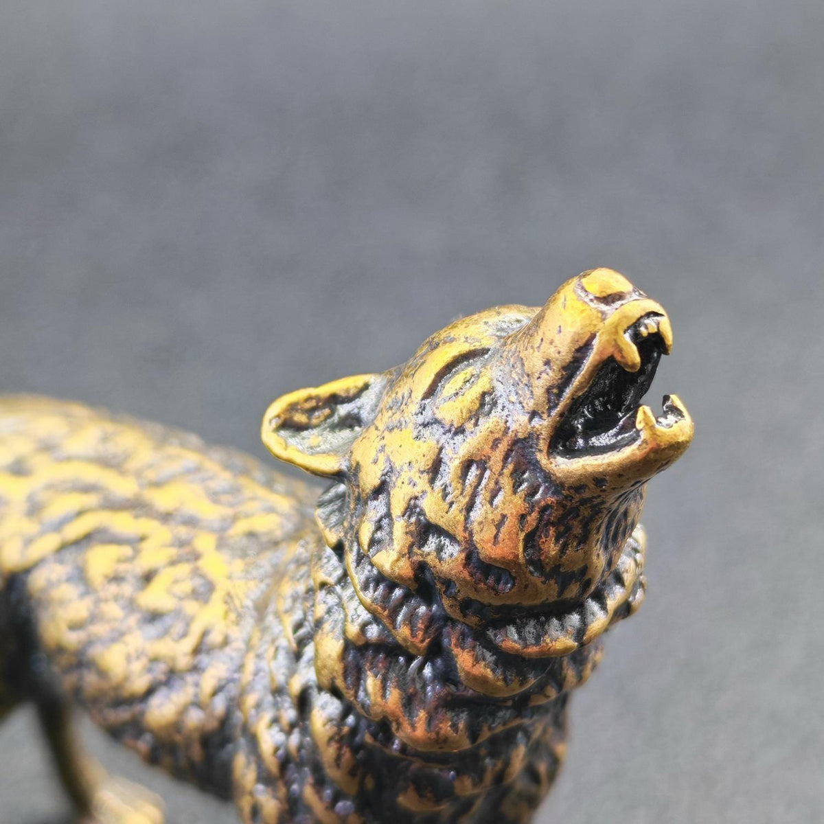 Brass Howling Wolf Figurine — Symbolic Wildlife Sculpture for Desk, Shelf and Collector Display