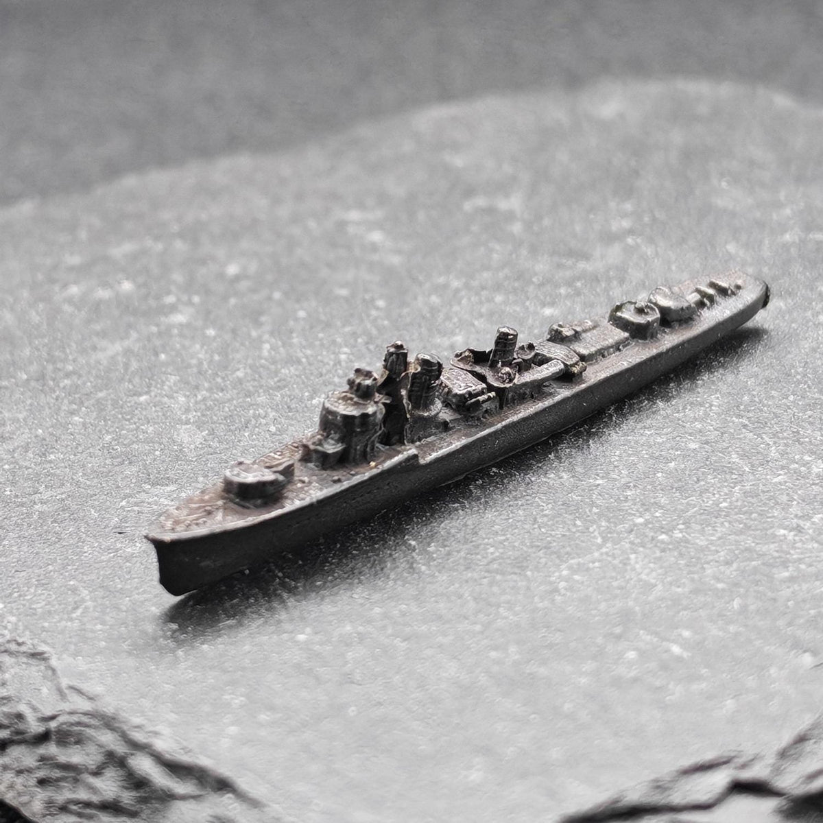 Prinz Eugen Heavy Cruiser Miniature – WWII German Warship 1:2000 Scale Collectible
