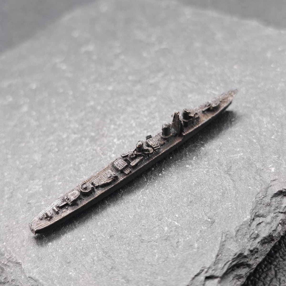 Prinz Eugen Heavy Cruiser Miniature – WWII German Warship 1:2000 Scale Collectible