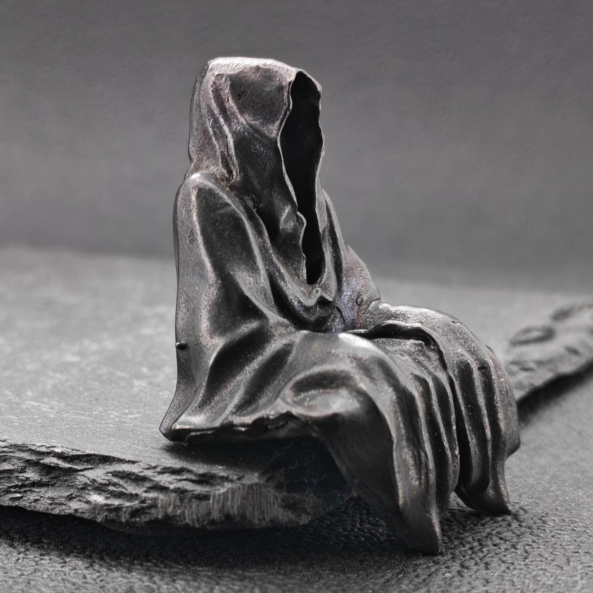Faceless Shadow Messenger Figurine – Handcrafted Oxidised Brass Zen Collectible