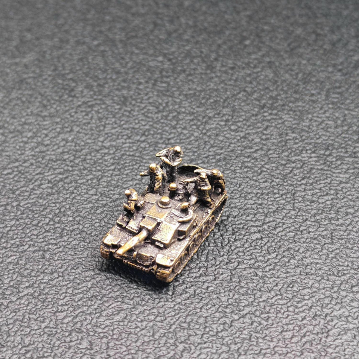 Brass WWII Tiger Tank Miniature — Diorama Scene with Soldier Figures for Military Collectors and Display