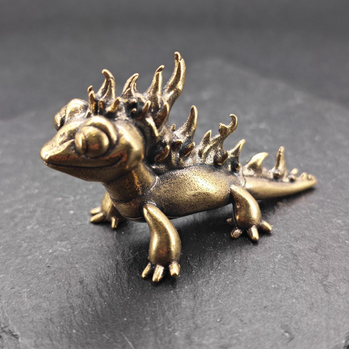 Brass Dragon Lizard Figurine – Handcrafted Fantasy Reptile Collectible