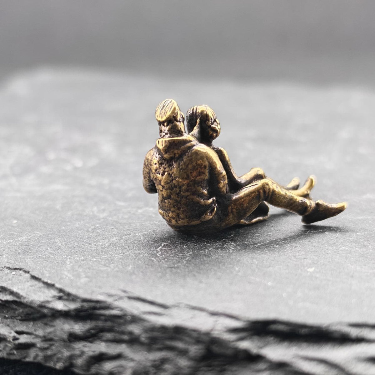 Tiny Brass Couple Figurine – Handcrafted Miniature Romantic Sculpture