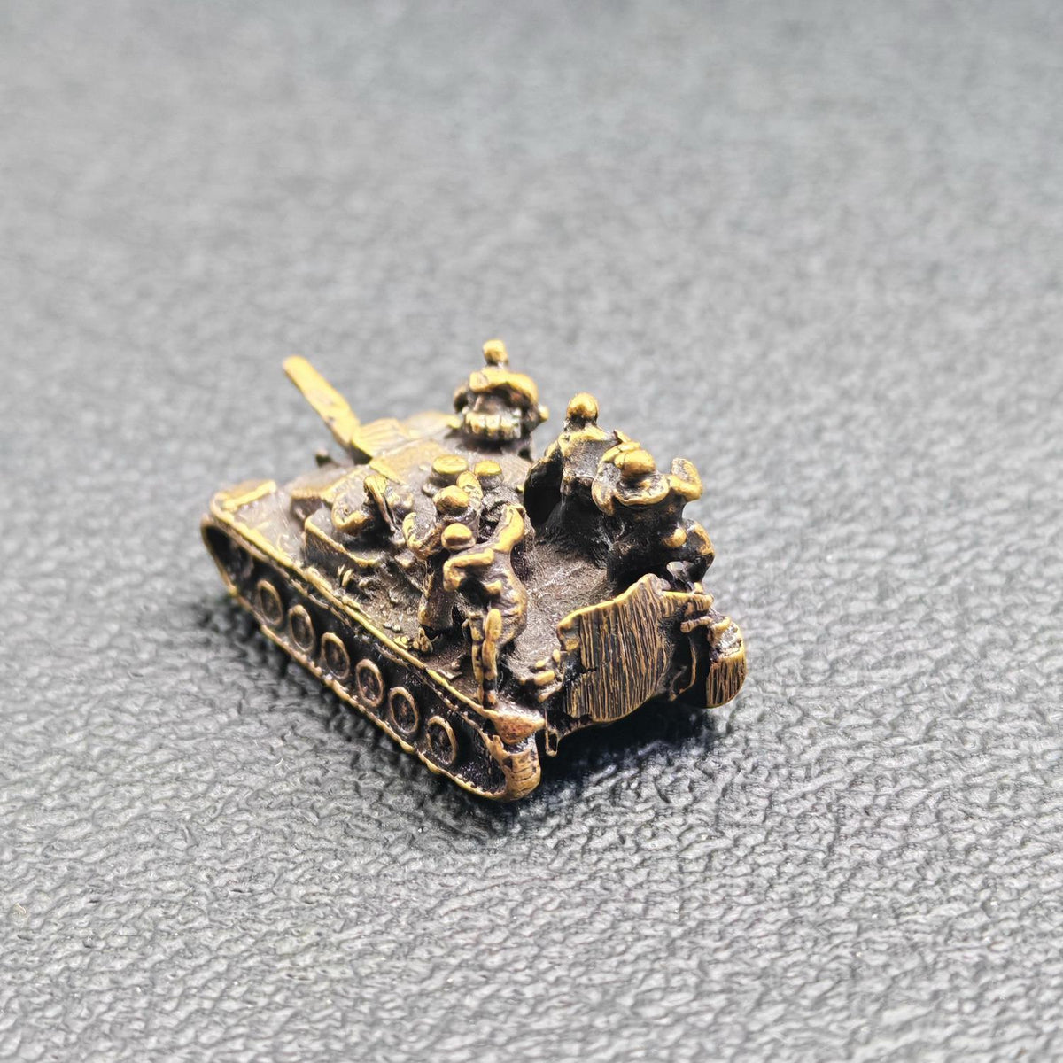 Brass WWII Tiger Tank Miniature — Diorama Scene with Soldier Figures for Military Collectors and Display
