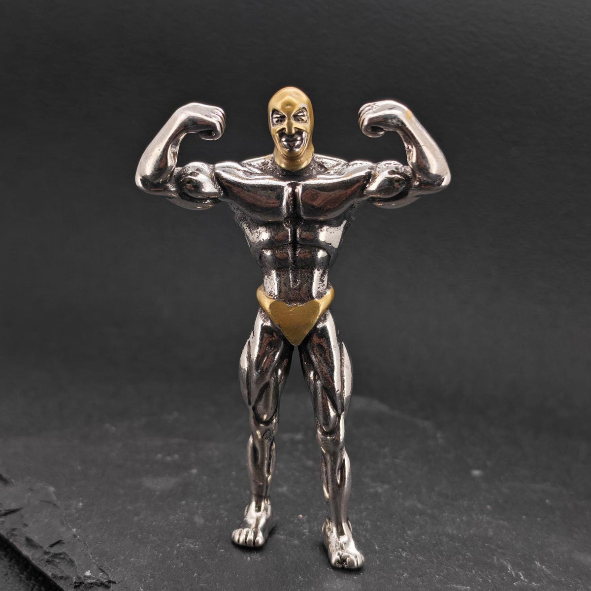 Brass Skeleton Bodybuilder Figurine — Flexing Skull Sculpture for Desk, Shelf and Gym Decor