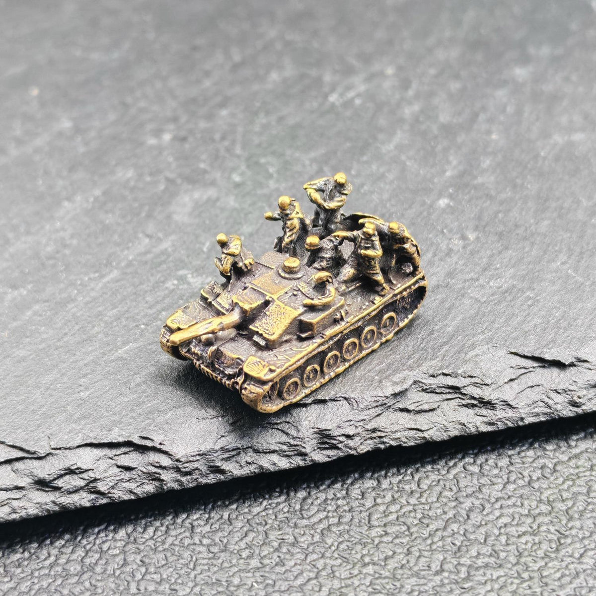 Brass WWII Tiger Tank Miniature — Diorama Scene with Soldier Figures for Military Collectors and Display