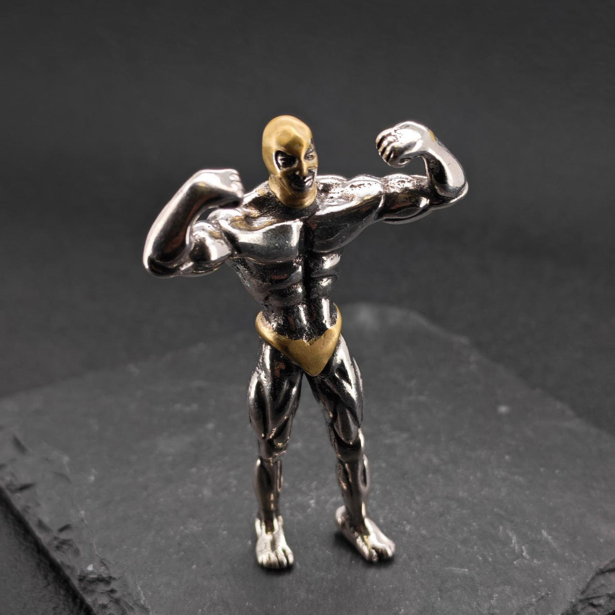 Brass Skeleton Bodybuilder Figurine — Flexing Skull Sculpture for Desk, Shelf and Gym Decor