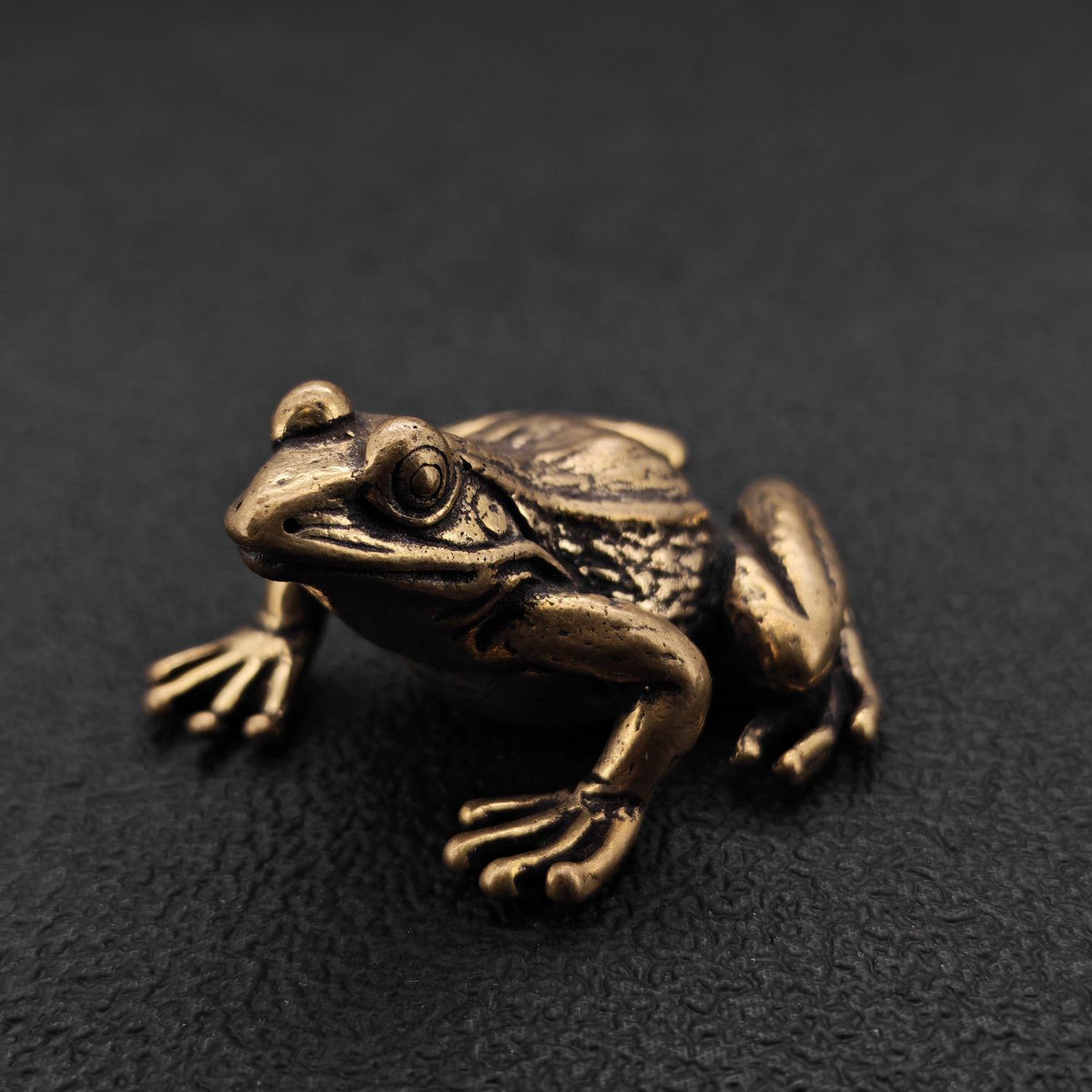 Brass Frog Figurine – Vintage Lucky Toad Collectible for Desk, Shelf & Feng Shui Display