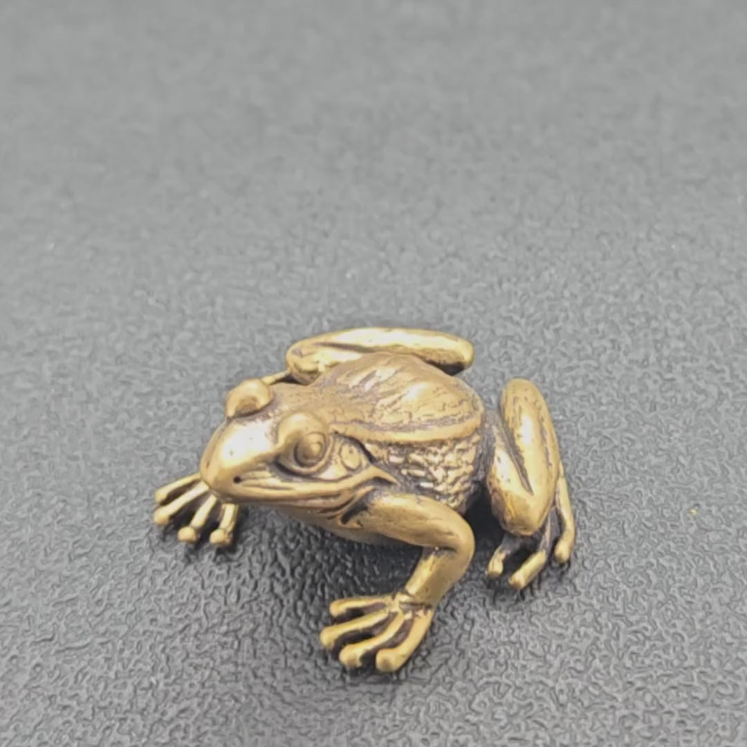 Brass Frog Figurine – Vintage Lucky Toad Collectible for Desk, Shelf & Feng Shui Display