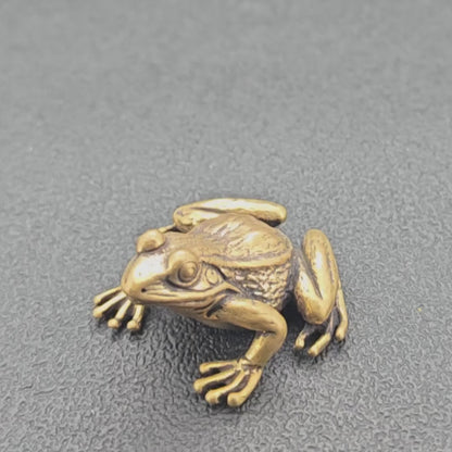 Brass Frog Figurine – Vintage Lucky Toad Collectible for Desk, Shelf & Feng Shui Display