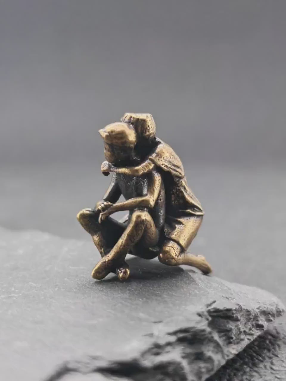Back Hug Brass Figurine – Handcrafted Romantic Couple Miniature Sculpture